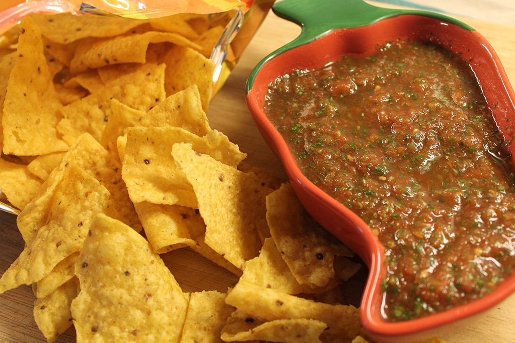 Restaurant-style Salsa with Tortilla Chips